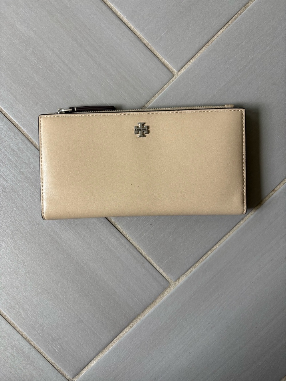 Tory Burch Blake Slim Envelope Wallet | Clay with Blue & Orange Accents